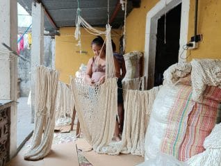Fabrication du hamac du pécheur dans un atelier au Guatemala